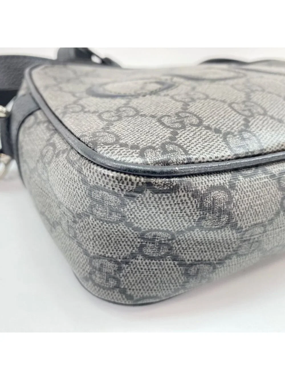 Gucci Shoulder Bag GG Supreme